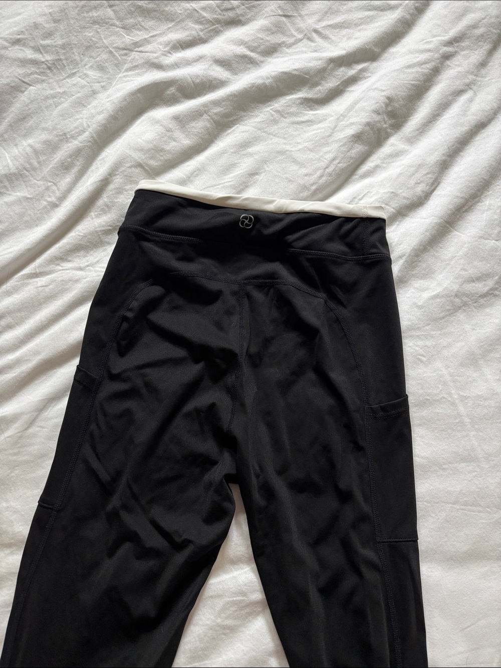 Berlook Black Leggings with White Waistband — Performance Pocket Leggings